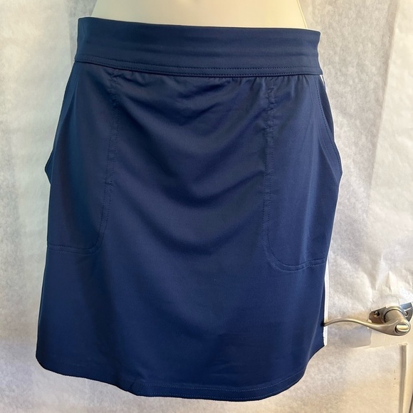 Belyn Key Mia Golf Navy blue skort w/piped side panel & built in short Sz-S  T6 - Picture 2 of 14